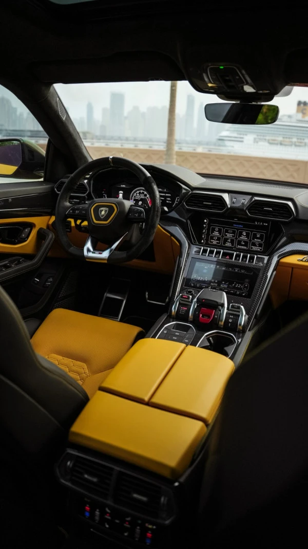 Lamborghini Urus (Yellow), 2019