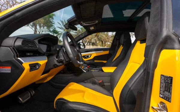 Lamborghini Urus (Yellow), 2023