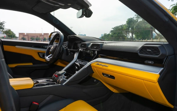 Lamborghini Urus (Yellow), 2023