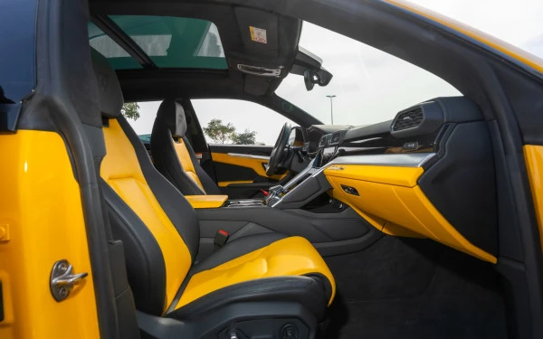 Lamborghini Urus (Yellow), 2023