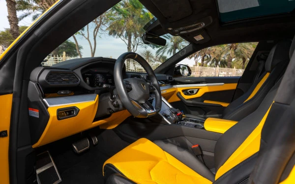 Lamborghini Urus (Yellow), 2023