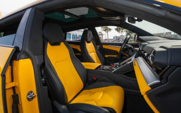 Lamborghini Urus (Yellow), 2023