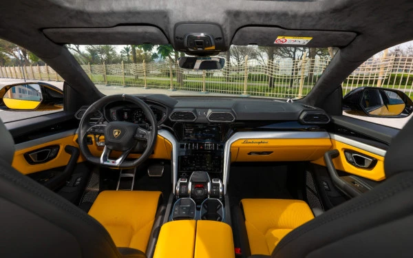 Lamborghini Urus (Yellow), 2023