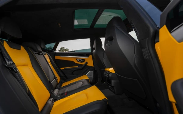 Lamborghini Urus (Yellow), 2023