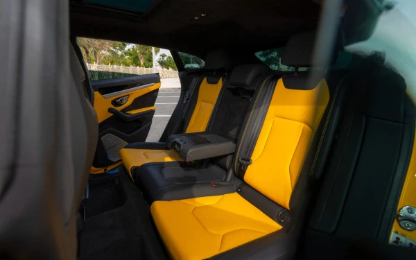 Lamborghini Urus (Yellow), 2023