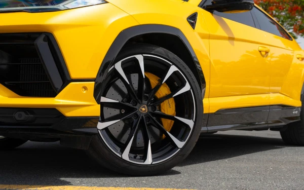 Lamborghini Urus (Yellow), 2023