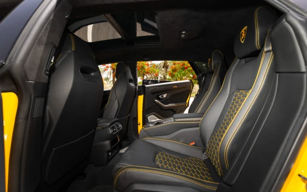 Lamborghini Urus (Yellow), 2023