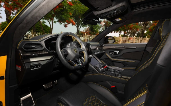 Lamborghini Urus (Yellow), 2023