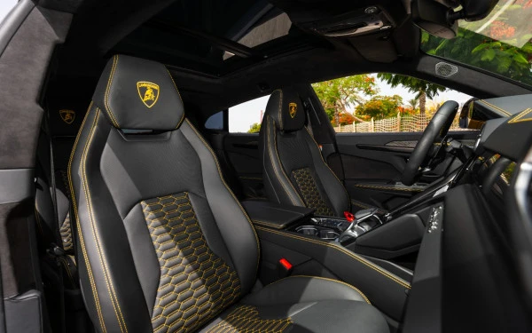 Lamborghini Urus (Yellow), 2023