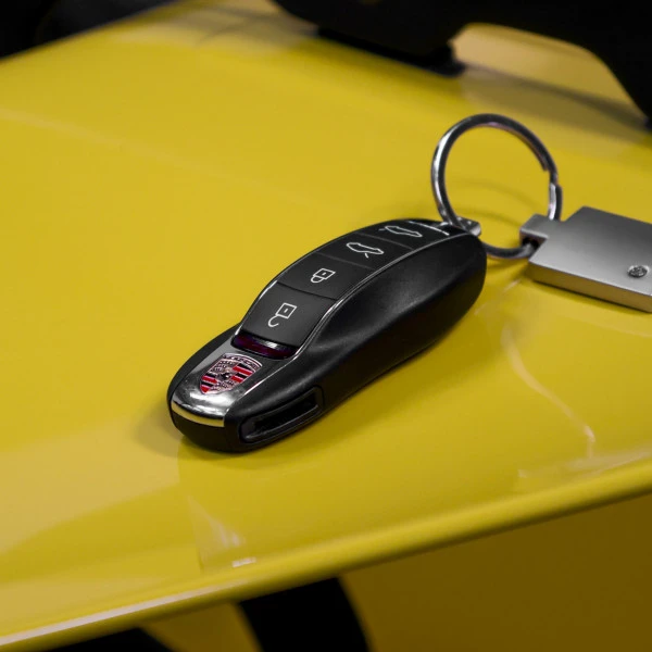 Porsche GT4 (Giallo), 2023