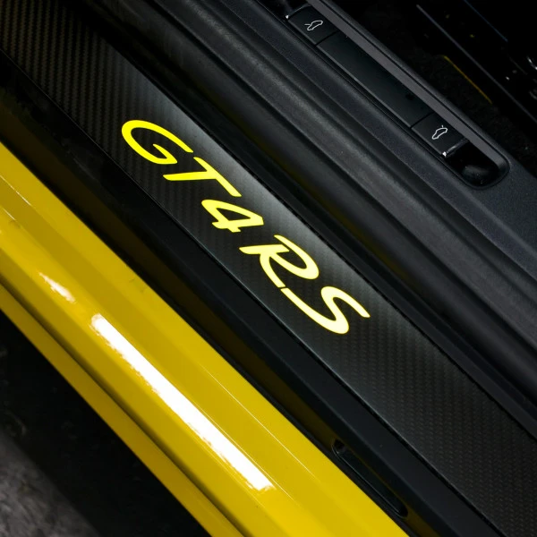 Porsche GT4 (Giallo), 2023