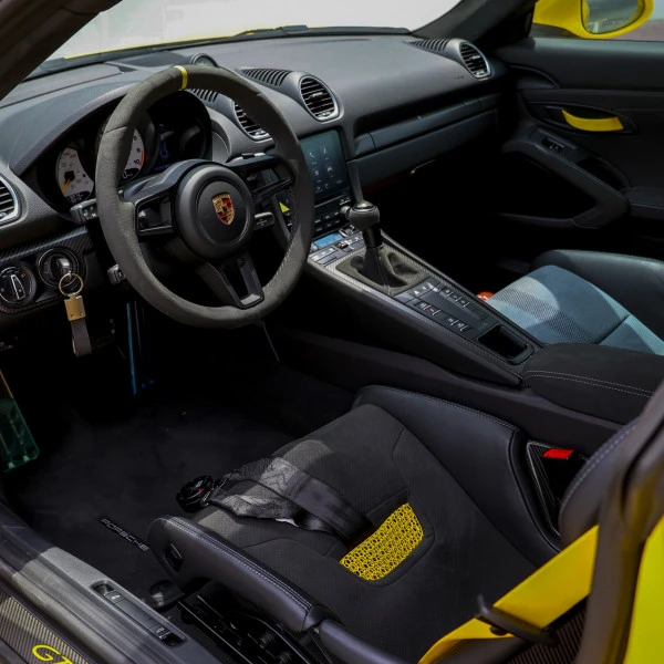 Porsche GT4 (Giallo), 2023