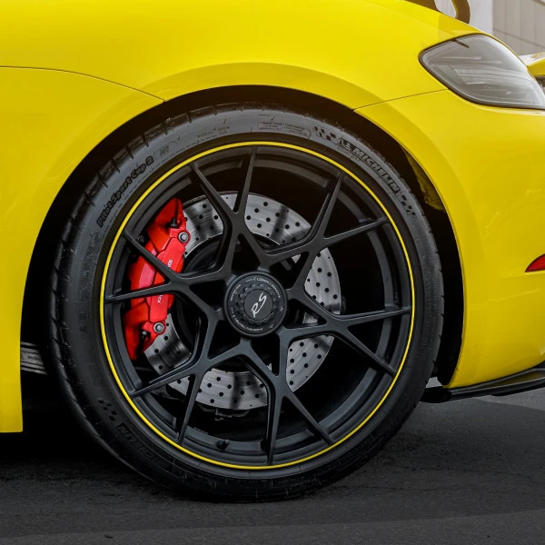 Porsche GT4 (Giallo), 2023